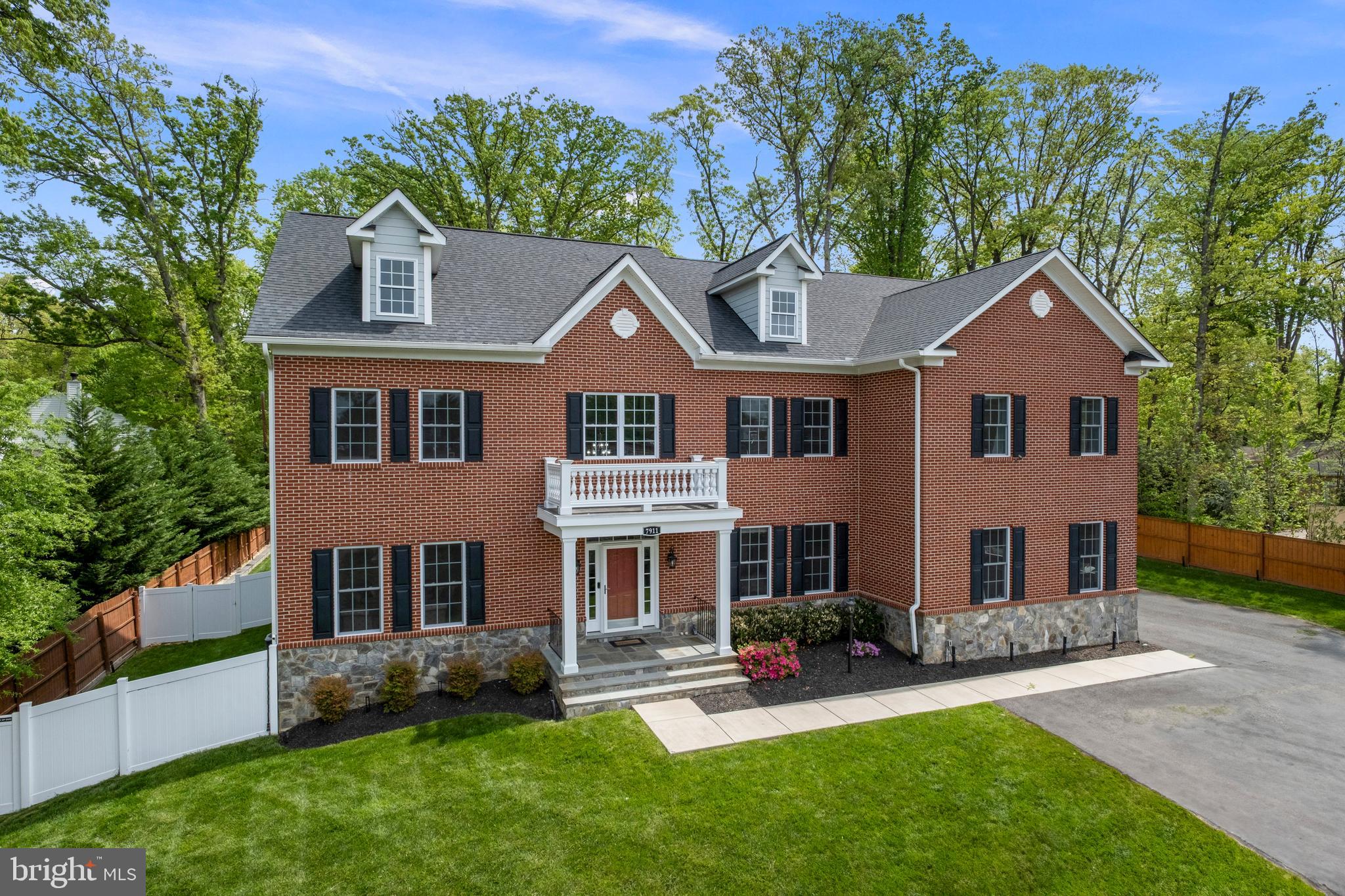 7911 Fort Hunt Road Alexandria, VA 22308 - Photo 5 of 71 Fully fenced perimeter plus side fencing
