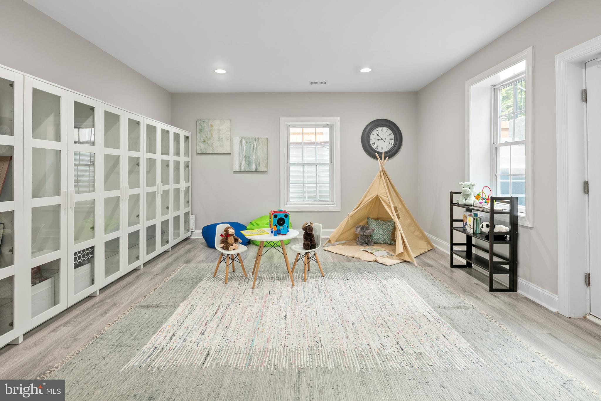 7911 Fort Hunt Road Alexandria, VA 22308 - Photo 58 of 71 Light-filled play room