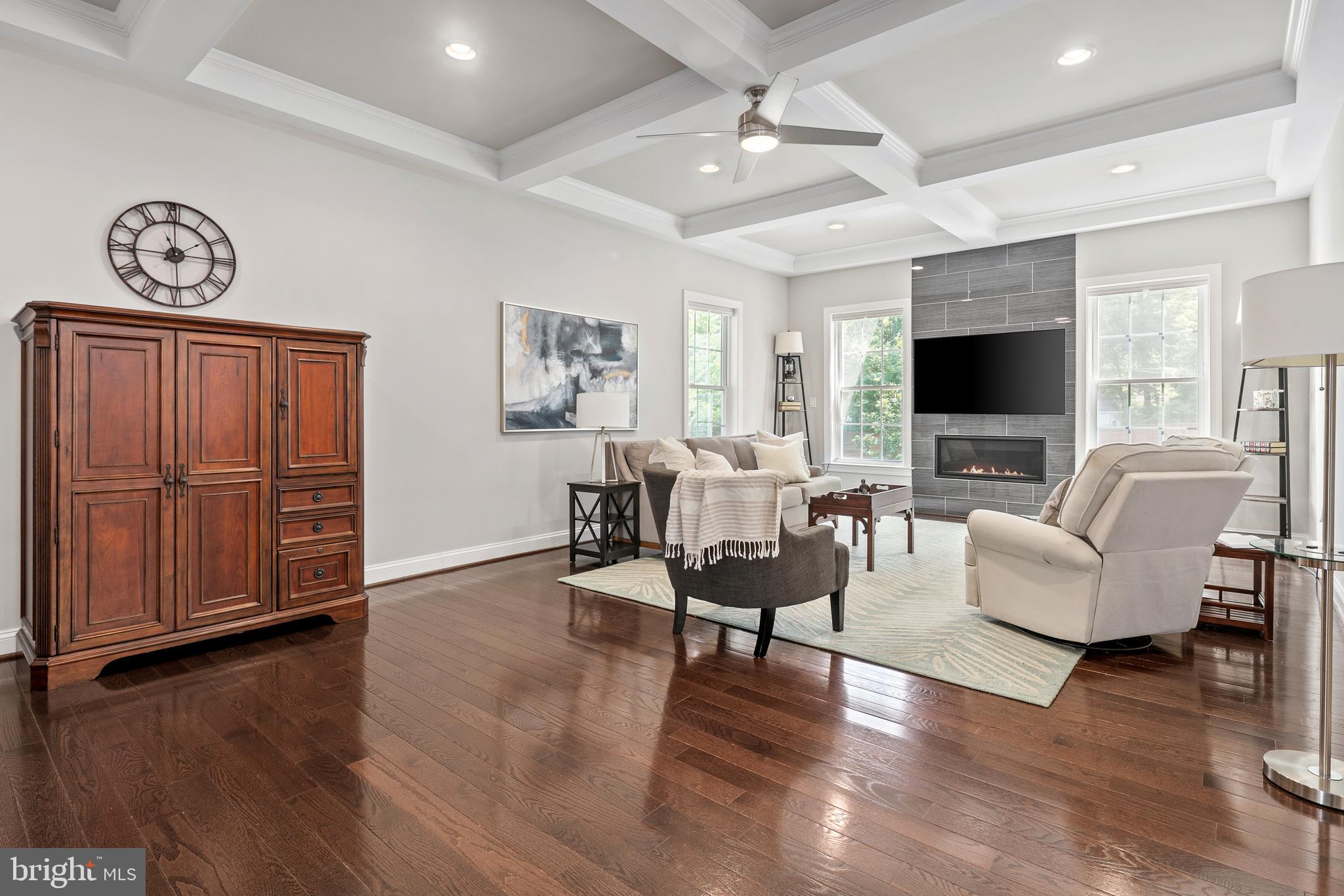 7911 Fort Hunt Road Alexandria, VA 22308 - Photo 9 of 71 Spacious yet cozy family room w/gas fireplace