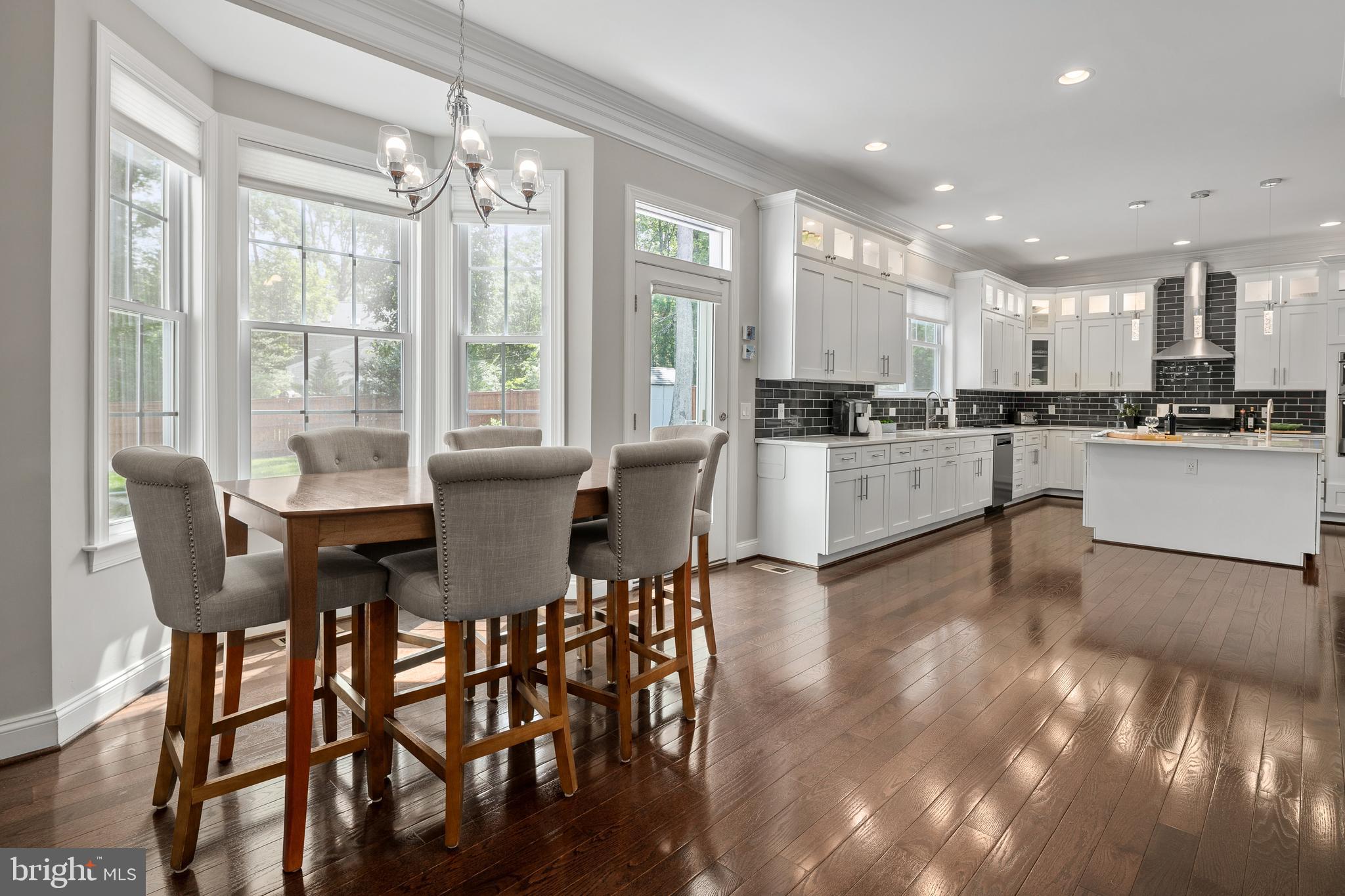7911 Fort Hunt Road Alexandria, VA 22308 - Photo 10 of 71 Breakfast area adjacent to chef's- delight kitchen