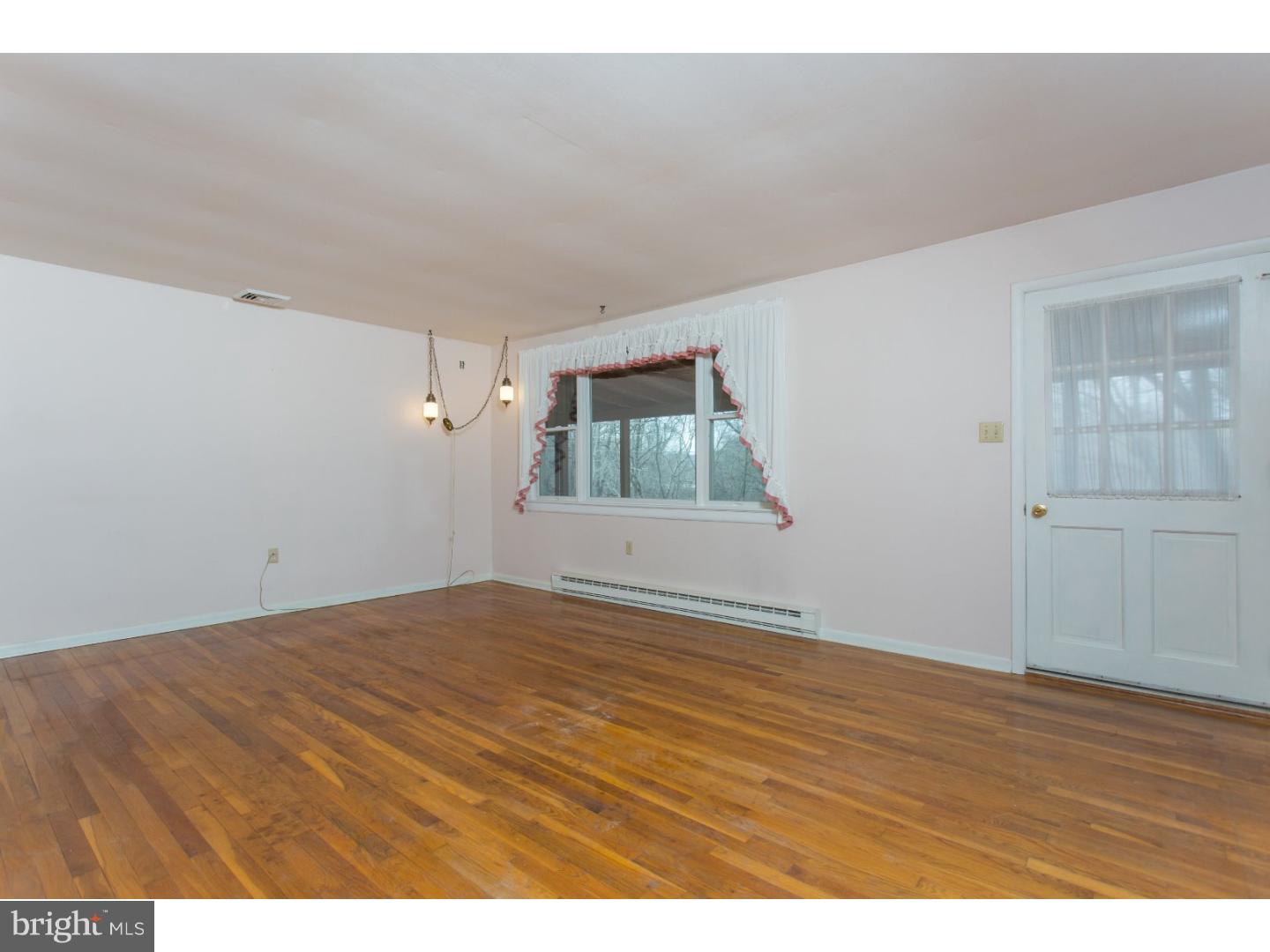 418 Rokeby Road Coatesville, PA 19320 - Photo 3 of 25 Living Room