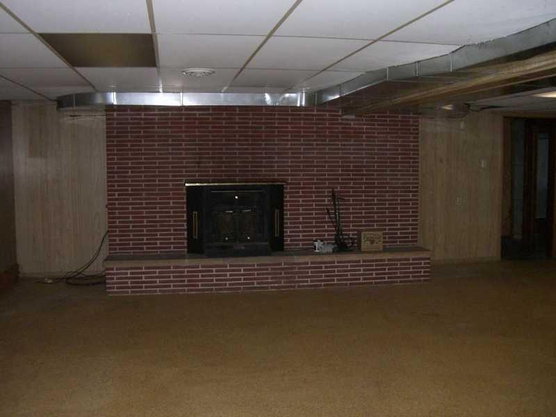 76 Ligo Road Mercer, PA 16137 - Photo 14 of 25 Family Room.