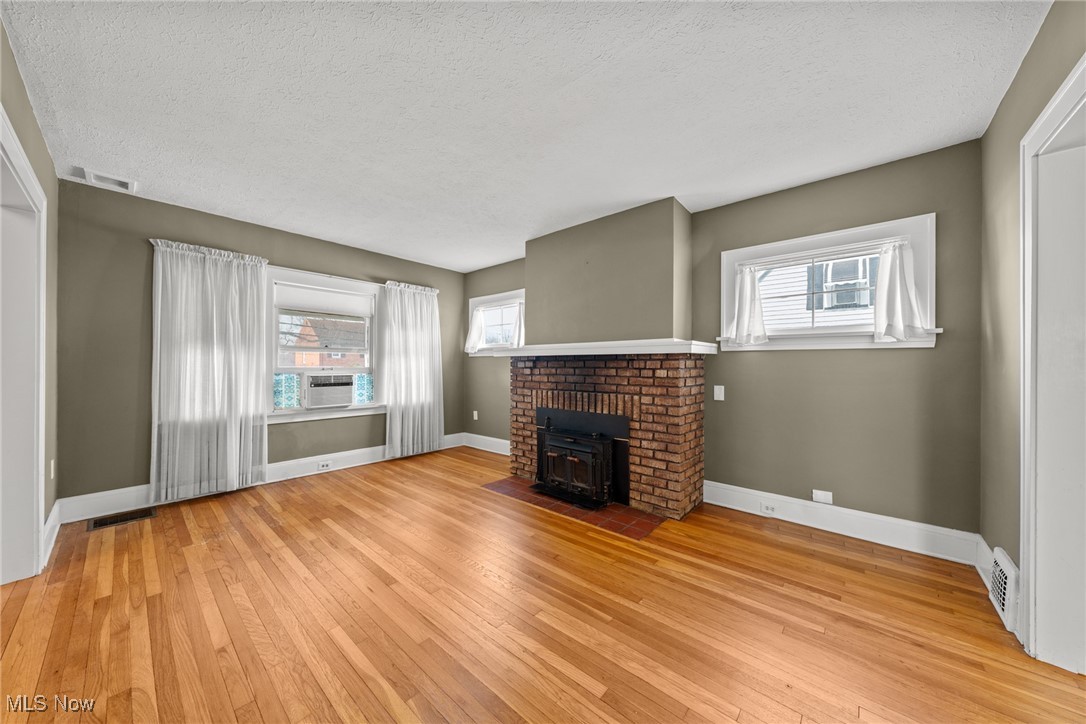 1437 Churchill Road Cleveland, OH 44124 - Photo 5 of 27