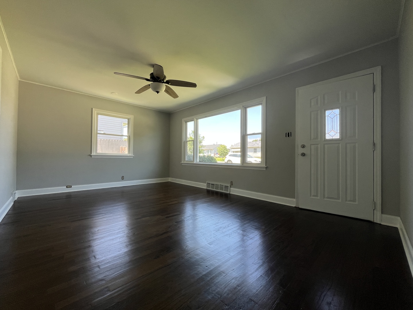 125 Riverside Drive Montgomery, IL 60538 - Photo 2 of 18