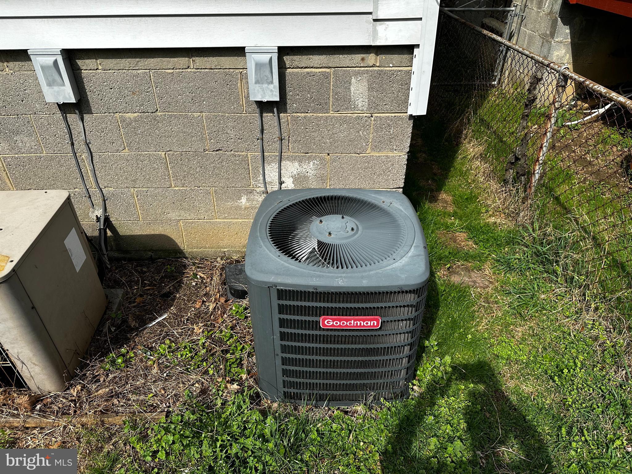 214 10th Street Laurel, MD 20707 - Photo 20 of 118 a bathroom with a toilet and a shower