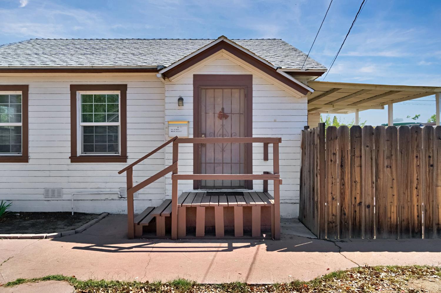 516 West 7th Street Madera, CA 93637 - Photo 2 of 34