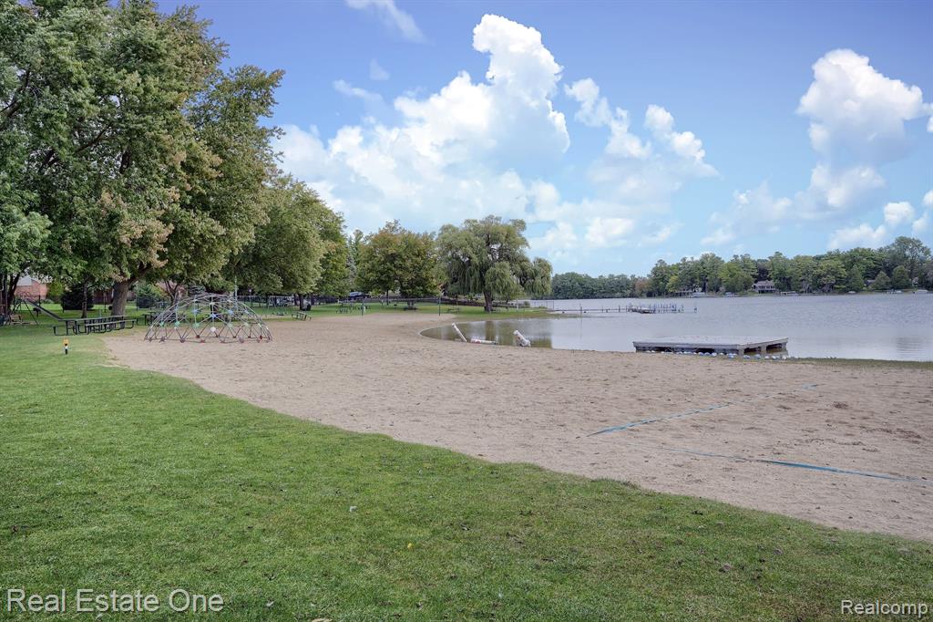 2449 Eaton Gate Road Lake Orion, MI 48360 - Photo 34 of 37 Gallery Image 34