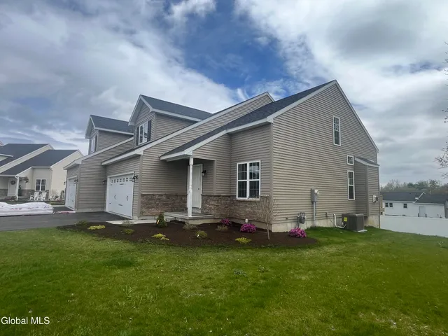 $489,900 | 33 Paar Way, Halfmoon, NY 12118