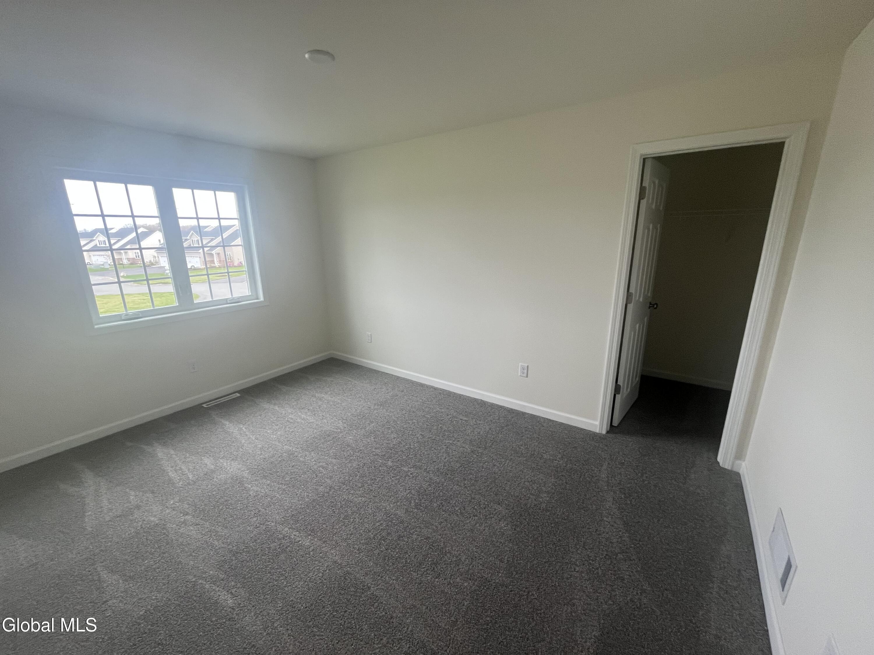 33 Paar Way Halfmoon, NY 12118 - Photo 4 of 10 IMG_1951