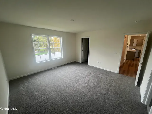 $489,900 | 33 Paar Way, Halfmoon, NY 12118