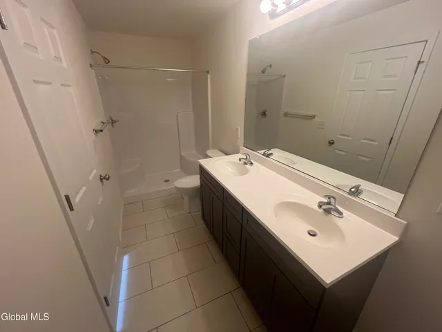 $489,900 | 33 Paar Way, Halfmoon, NY 12118