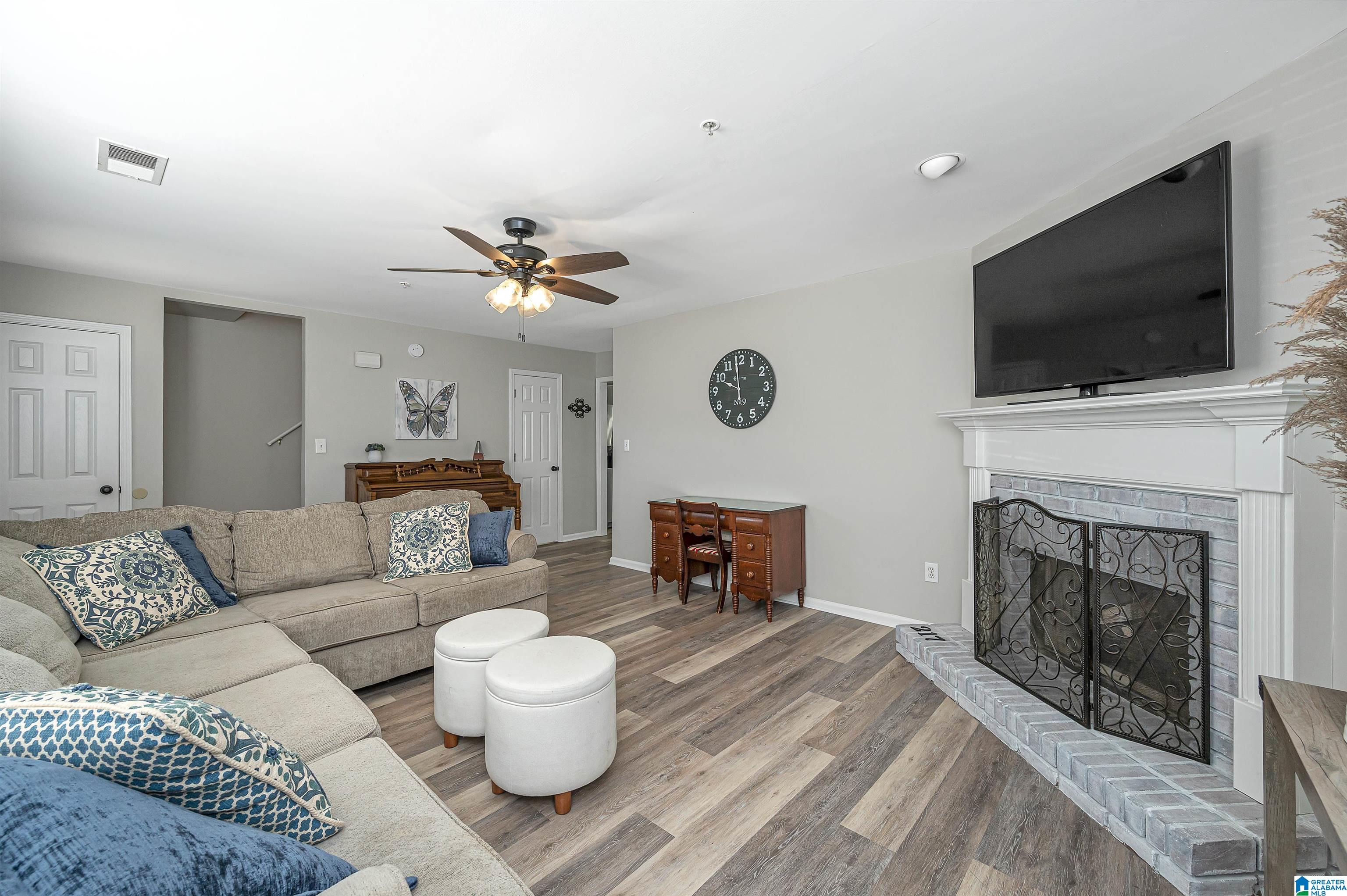 217 Willow Point Circle Alabaster, AL 35007 - Photo 5 of 33