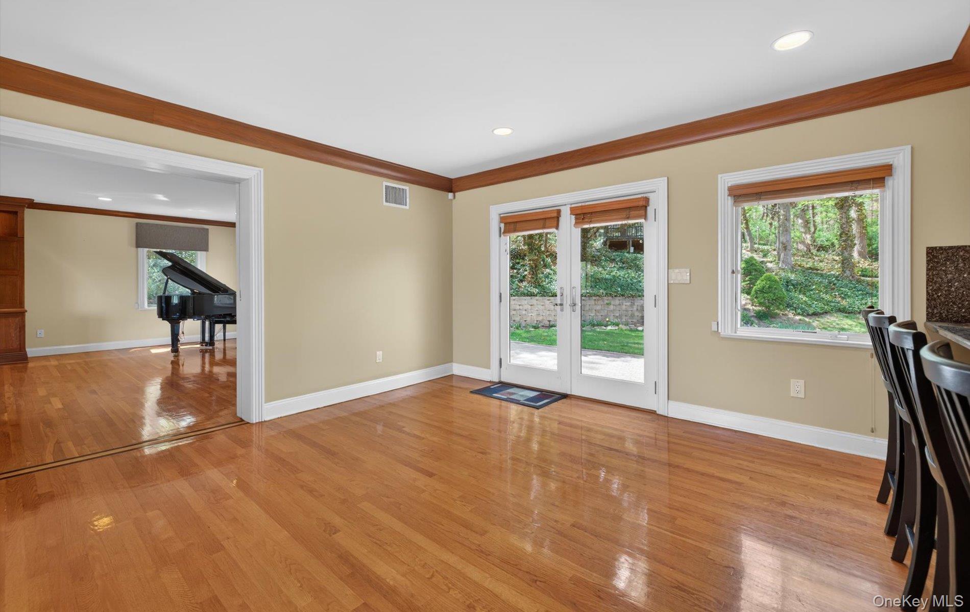 16 East Slope Road Bayville, NY 11709 - Photo 14 of 48