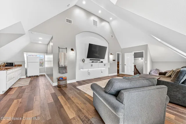 a view of a yard with plants