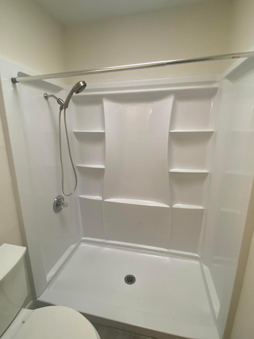 4140 East Cliffside Trail, Unit G Rimrock, AZ 86335 - Photo 4 of 25 a bathroom with a shower and a toilet