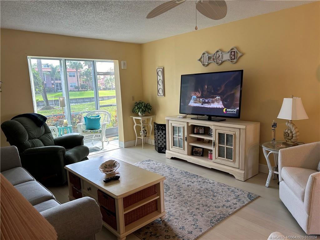 1995 Southwest Palm City Road, Unit D 47 Stuart, FL 34994 - Photo 6 of 46 Living room