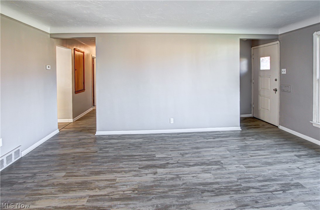 9209 Biddulph Road Brooklyn, OH 44144 - Photo 9 of 29 Gallery Image 9