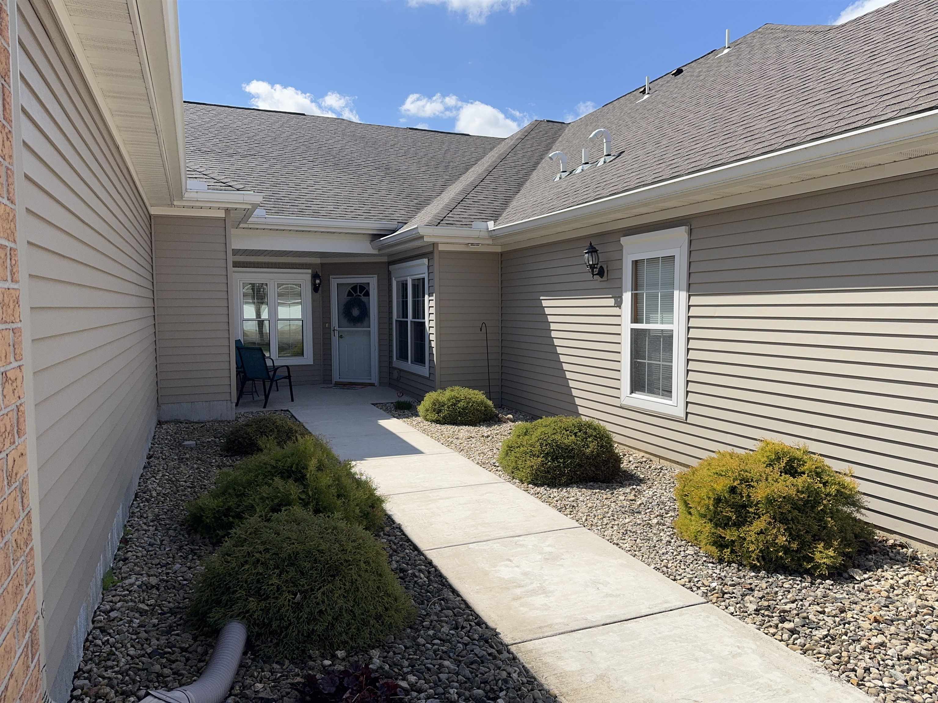 77 Northlight Way Fitchburg, WI 53711 - Photo 2 of 31