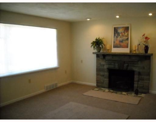 2867 Middletown Road Pittsburgh, PA 15204 - Photo 2 of 14 Living Room.