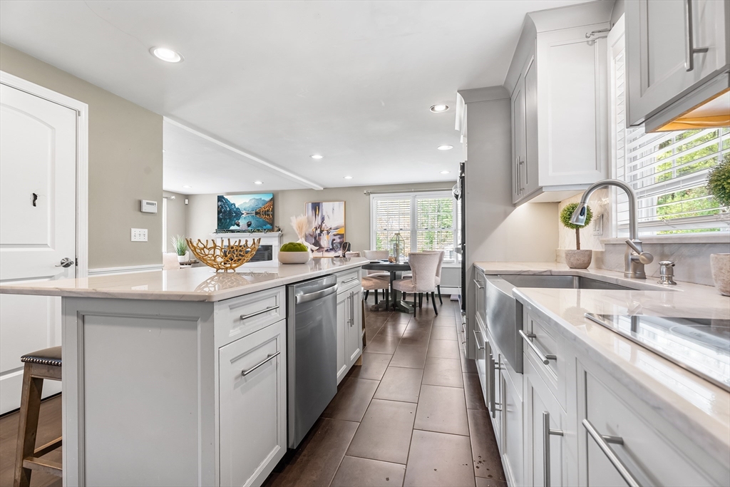 95 Fearing Hill Road Wareham, MA 02576 - Photo 6 of 41 Gallery Image 6