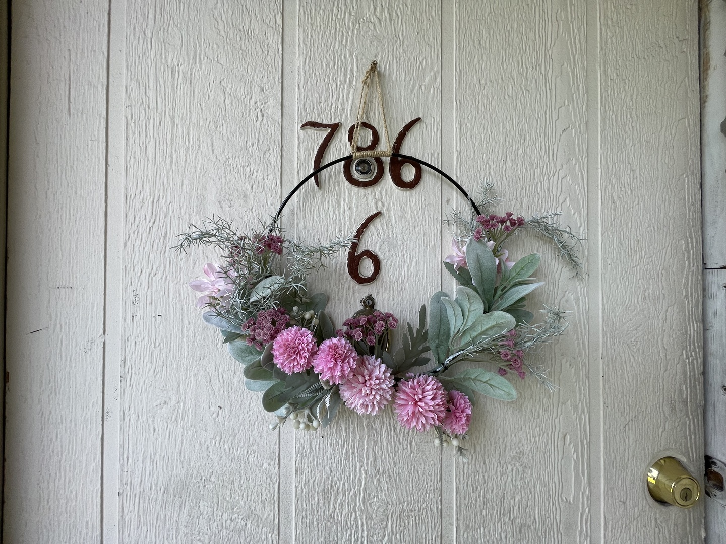 786 Delmar Court, Unit 6 University Park, IL 60484 - Photo 2 of 11 a vase of flowers sitting on a floor