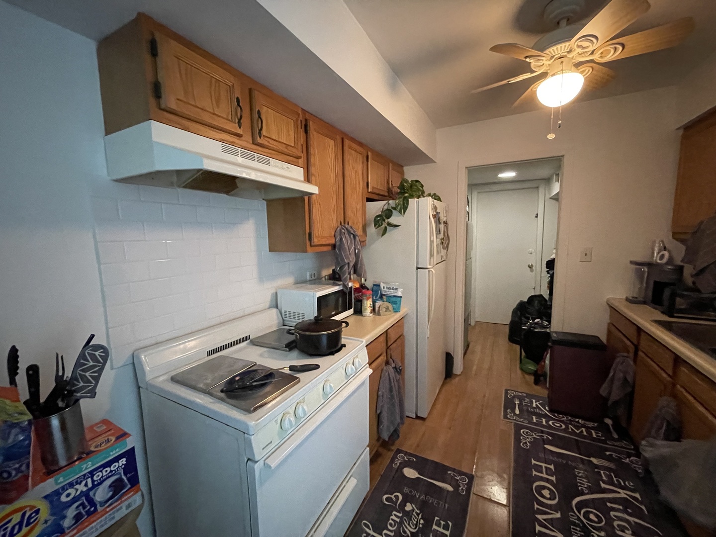 786 Delmar Court, Unit 6 University Park, IL 60484 - Photo 5 of 11 a kitchen that has a lot of cabinets