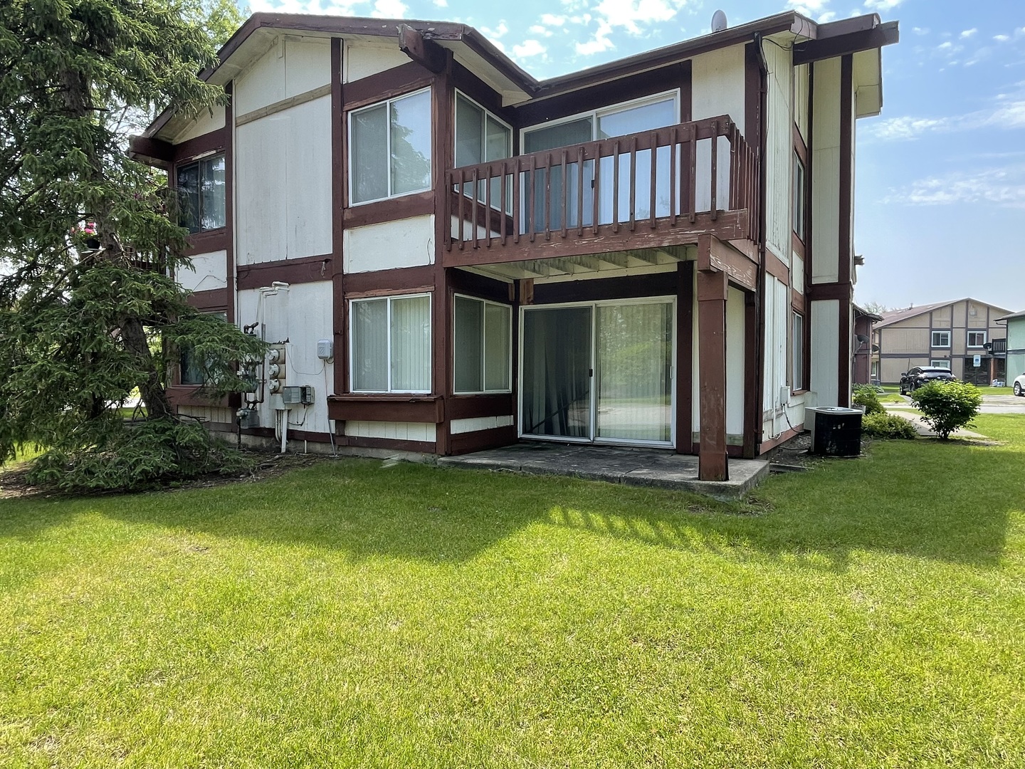 786 Delmar Court, Unit 6 University Park, IL 60484 - Photo 9 of 11 a view of a house with a swimming pool