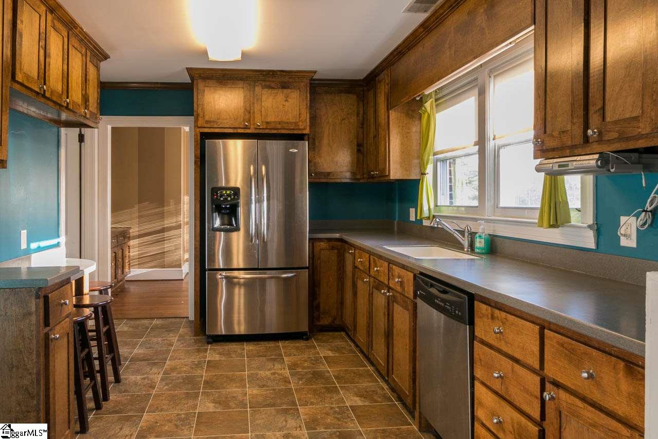105 Henry Street Clinton, SC 29325 - Photo 2 of 16 Gallery Image 2