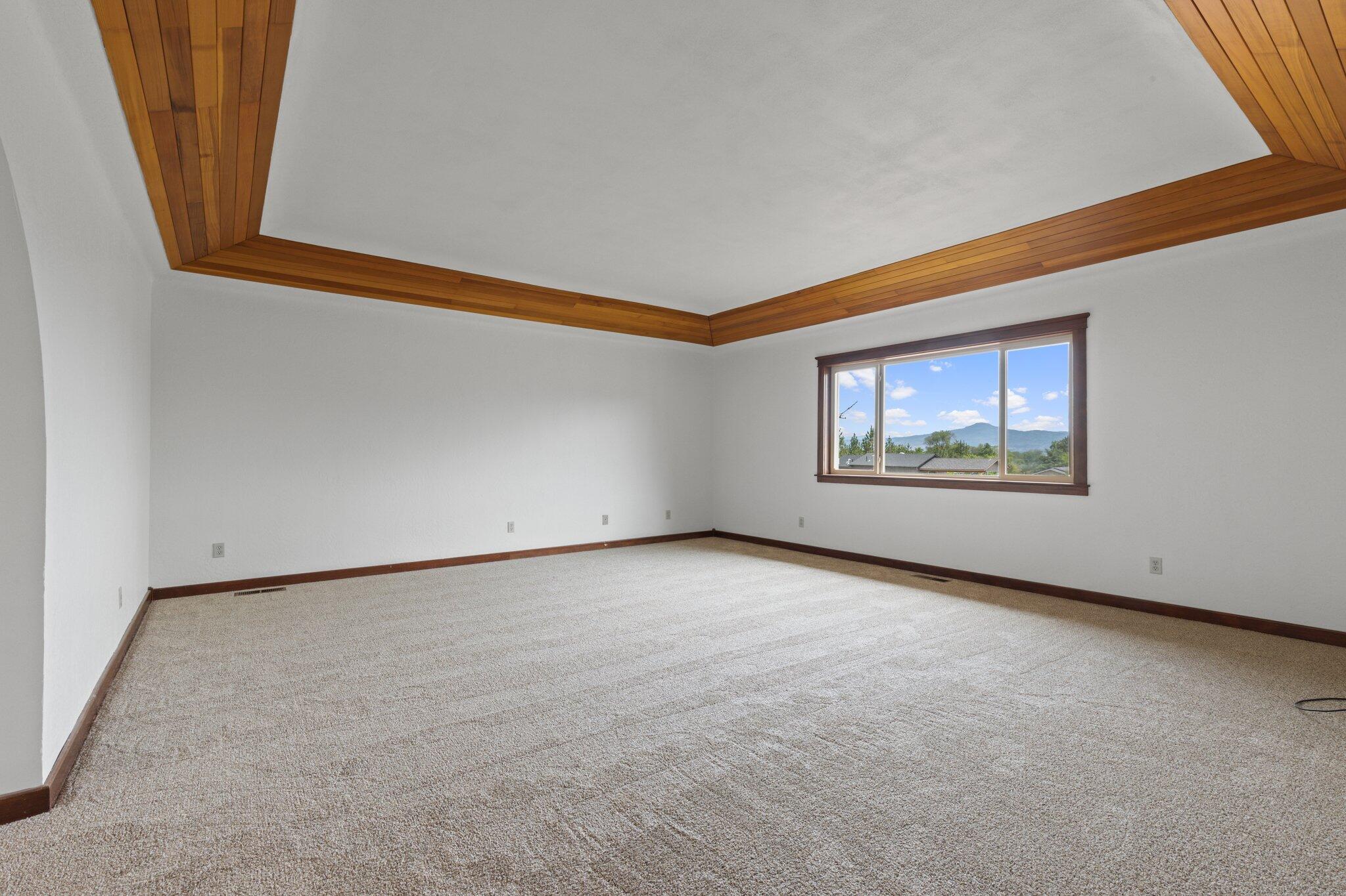 3703 Livingston Road Medford, OR 97502 - Photo 12 of 28 Master bedroom