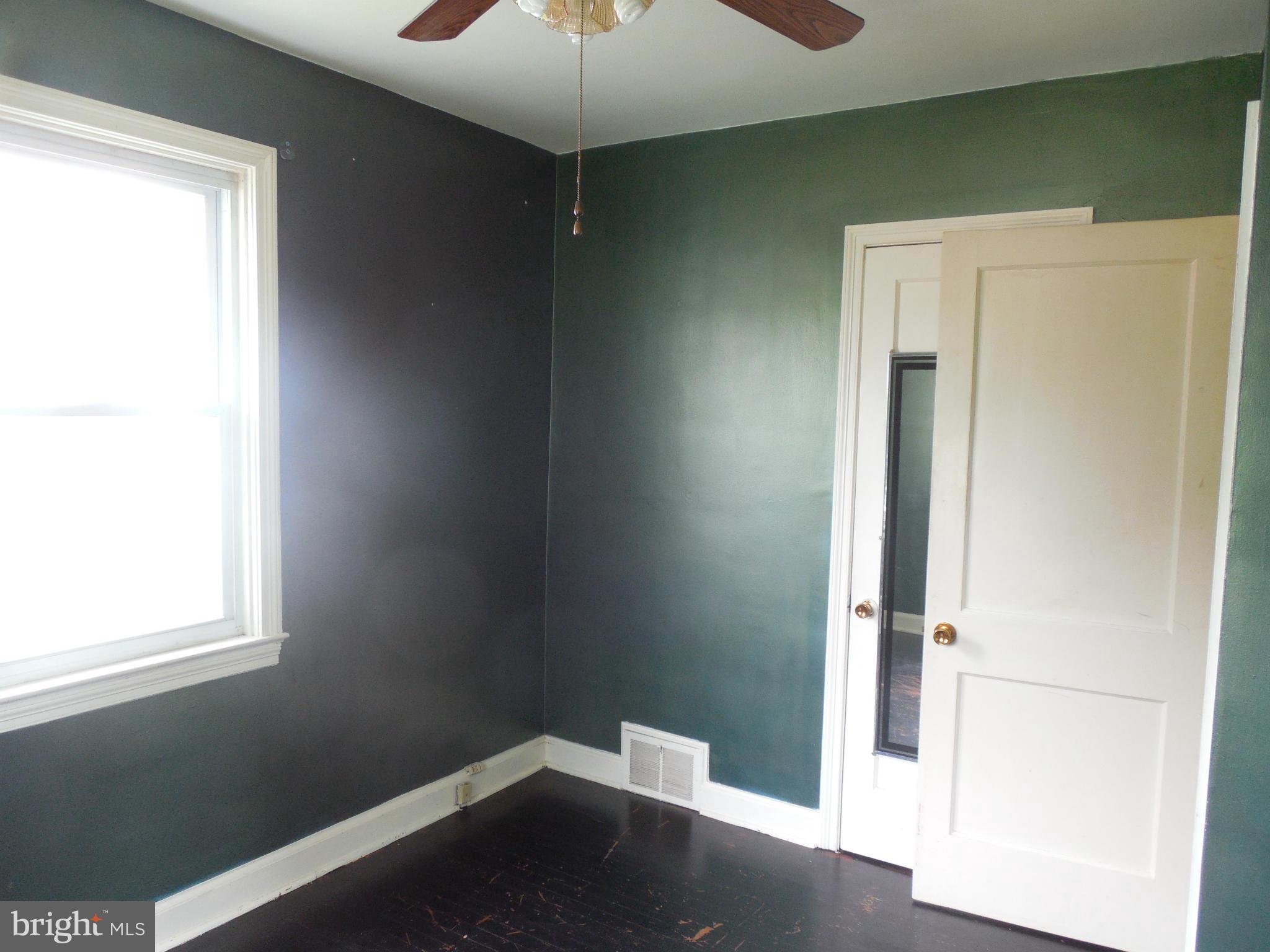 1021 Columbia Road Hagerstown, MD 21742 - Photo 4 of 14 Interior (General)