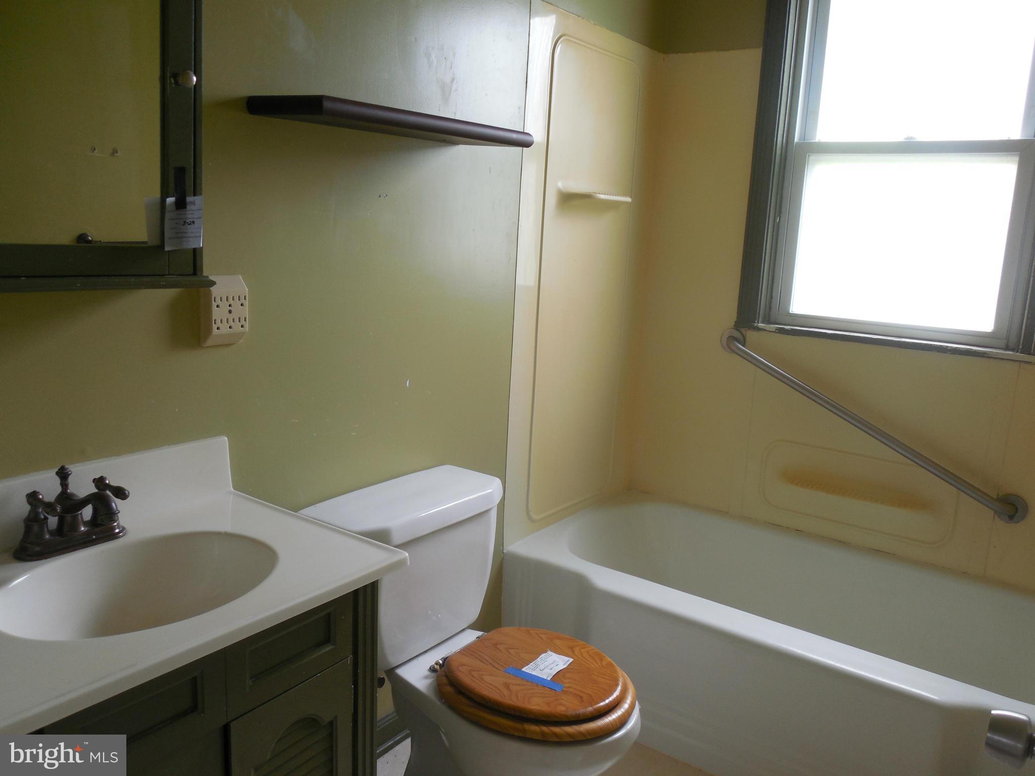 1021 Columbia Road Hagerstown, MD 21742 - Photo 5 of 14 Interior (General)