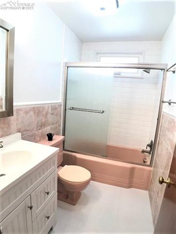 1014 West Cheyenne Road Colorado Springs, CO 80906 - Photo 11 of 32 Main Hall Bathroom!