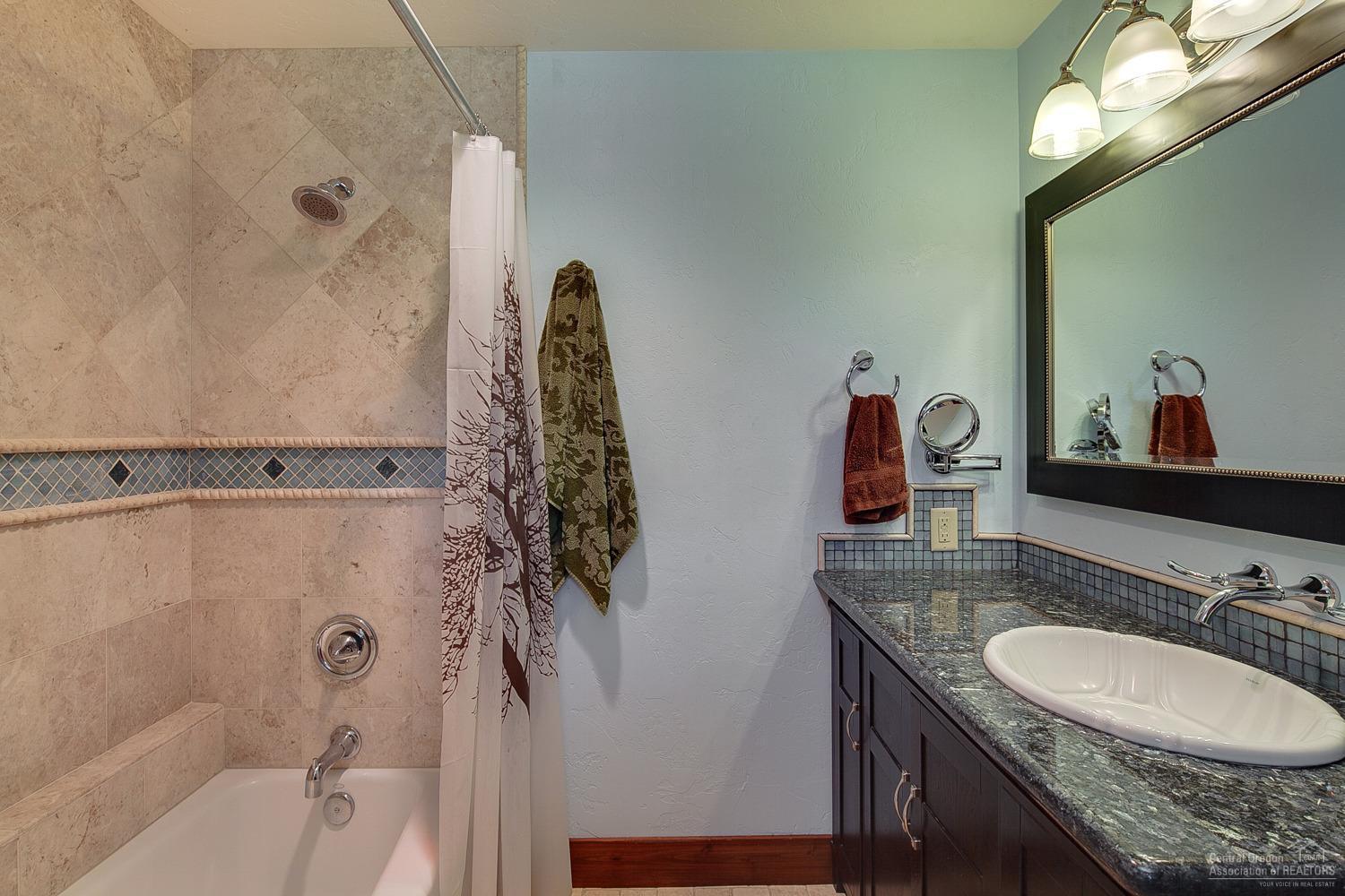 64696 McGrath Road Bend, OR 97701 - Photo 20 of 25 Second master bathroom.