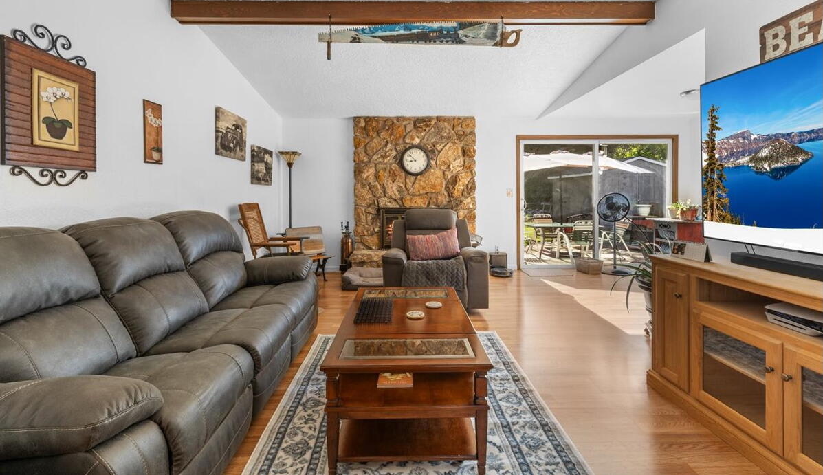 2346 Springbrook Road Medford, OR 97504 - Photo 5 of 10 5