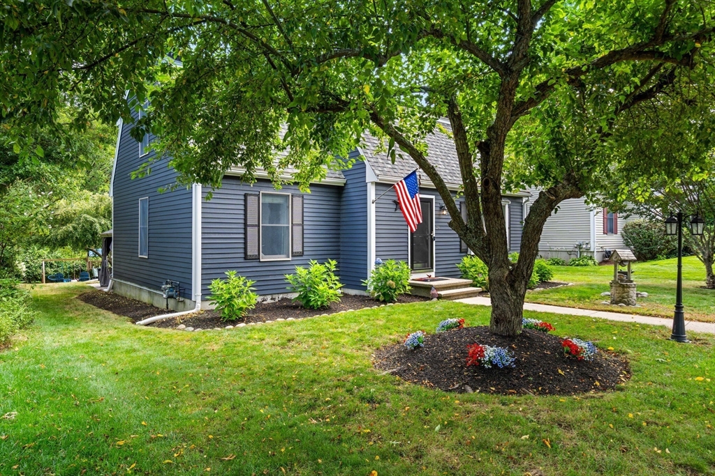 28 Andrews Farm Road Boxford, MA 01921 - Photo 3 of 42 a front view of a house with garden