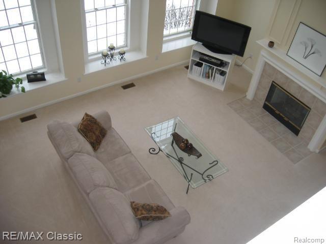 929 Loggers Circle Rochester, MI 48307 - Photo 3 of 19 Greatroom Upper Bridgeoverlook