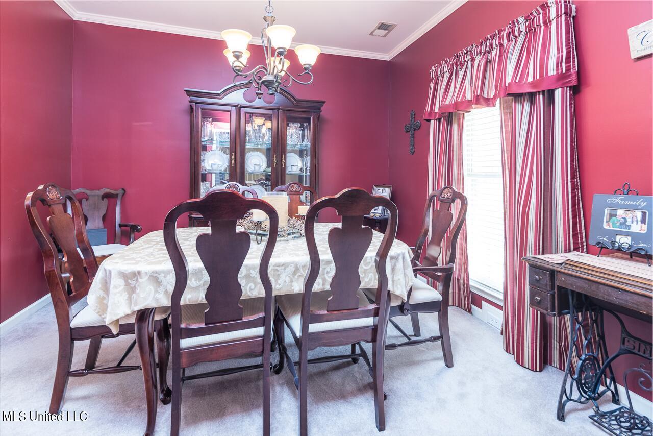 44 Myra Road Byhalia, MS 38611 - Photo 12 of 28 dining room