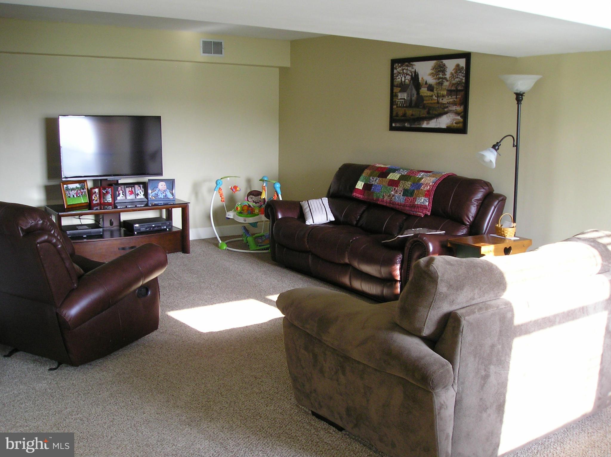 12624 Knepper Road Clear Spring, MD 21722 - Photo 17 of 21 Family Room