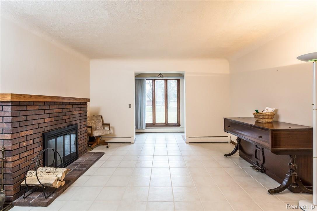 17548 Inkster Road Redford, MI 48240 - Photo 3 of 28 009-3639648-medium.jpg