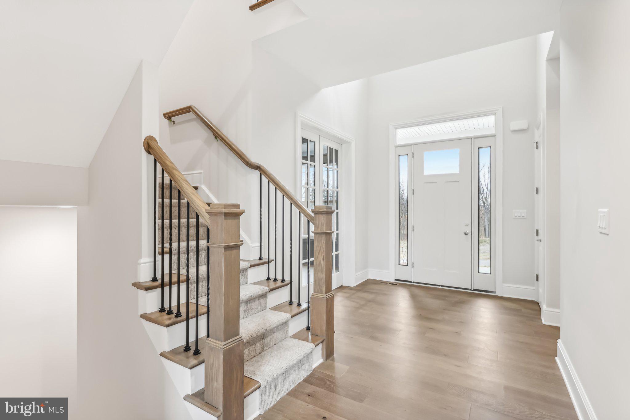 102 Harvey Road, Unit 1AP Wallingford, PA 19086 - Photo 5 of 31 Foyer