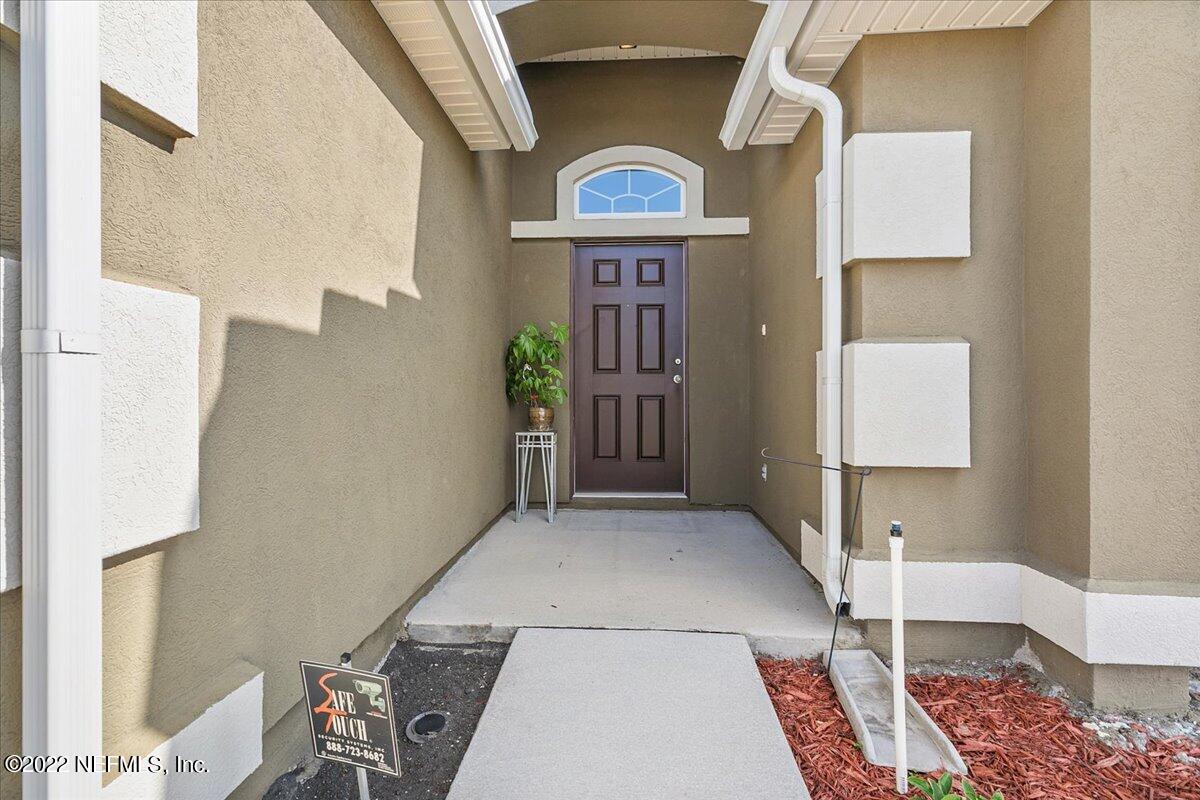 120 Toscana Lane St. Augustine, FL 32092 - Photo 2 of 29 a view of an entryway with seating