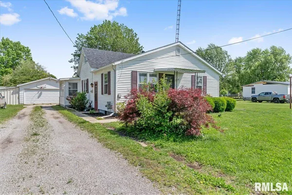 $170,000 | 714 East Birch Street, New Berlin, IL 62670