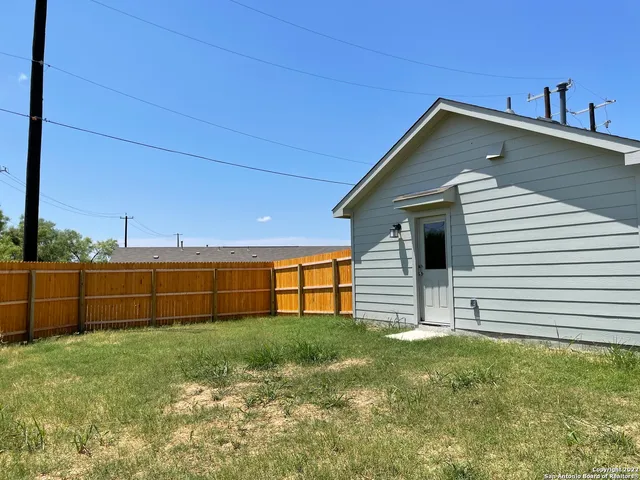$1,300 | 8256 Piedra Medina, San Antonio, TX 78252