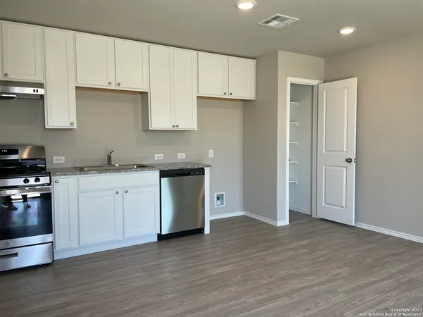 $1,300 | 8256 Piedra Medina, San Antonio, TX 78252