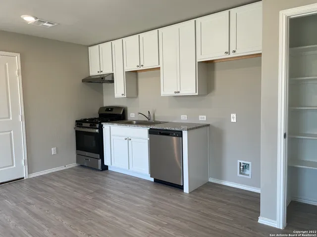 $1,300 | 8256 Piedra Medina, San Antonio, TX 78252