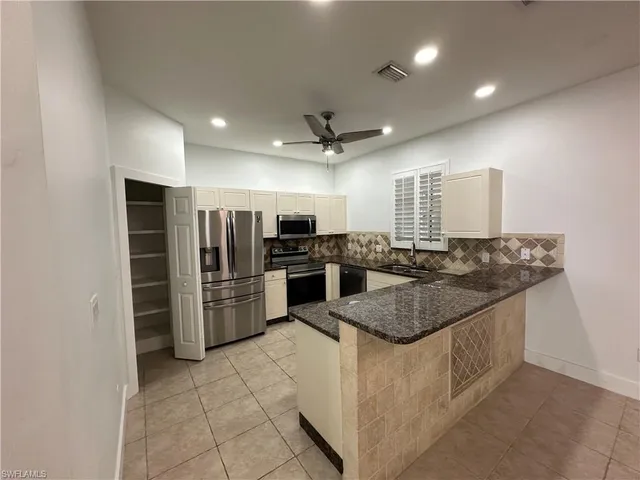 $2,500 | 14936 Summit Pl Circle, Unit 19, Naples, FL 34119