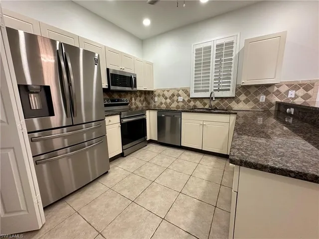 $2,500 | 14936 Summit Pl Circle, Unit 19, Naples, FL 34119