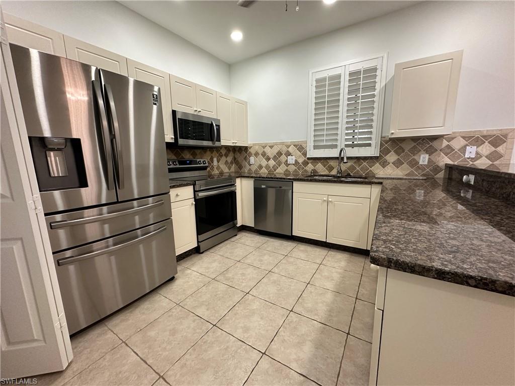 14936 Summit Pl Circle, Unit 19 Naples, FL 34119 - Photo 4 of 21