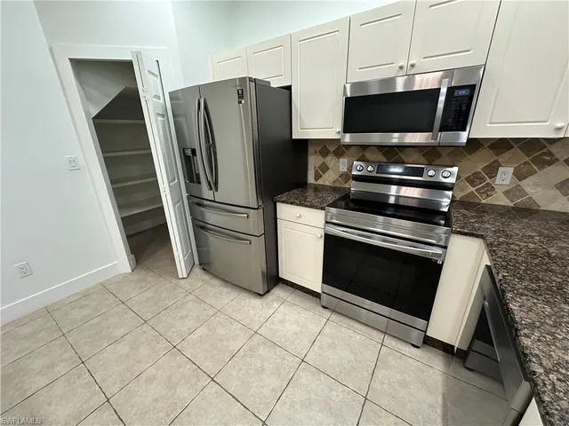 $2,500 | 14936 Summit Pl Circle, Unit 19, Naples, FL 34119