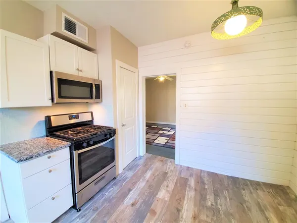 $3,000 | 2223 North Locust Street, Denton, TX 76209